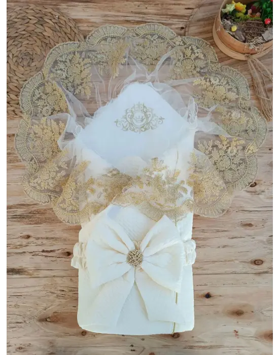 İddialı Altın Güpür İşlemeli Bebek Battaniyesi