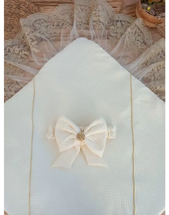 İddialı Altın Güpür İşlemeli Bebek Battaniyesi