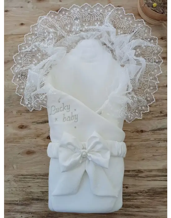 Şık Nakışlı Kundak Bebek Battaniyesi