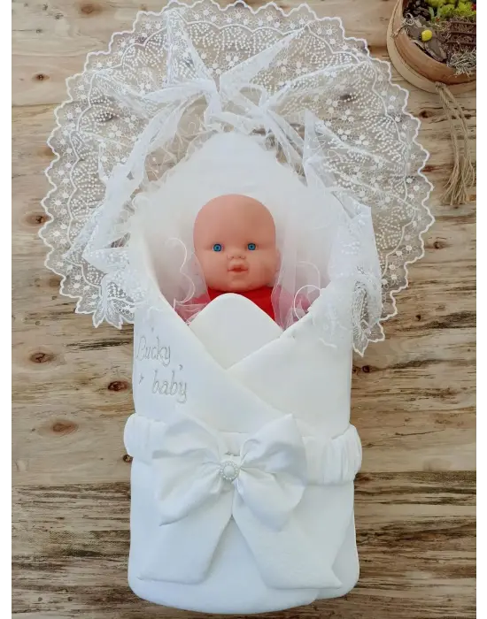 Şık Nakışlı Kundak Bebek Battaniyesi