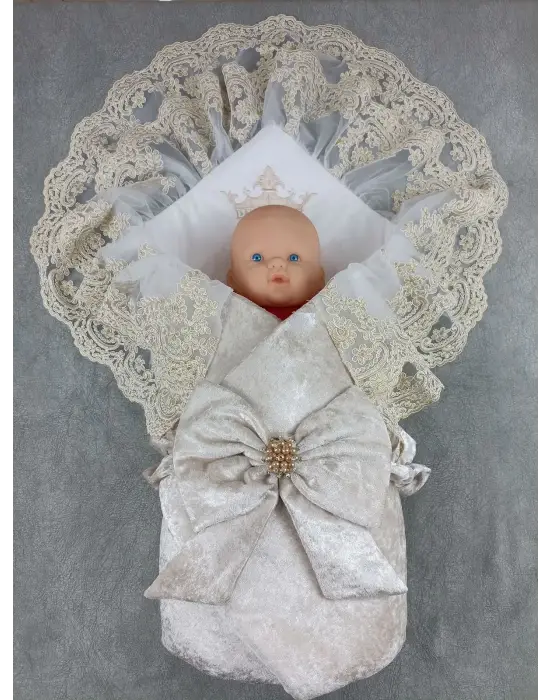 Göz Alıcı Kadife İnci Fiyonklu Dantel Bebek Battaniyesi