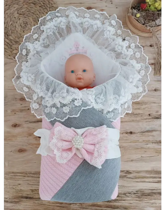 Özgün Taç Nakışlı Pembe Bebek Battaniyesi