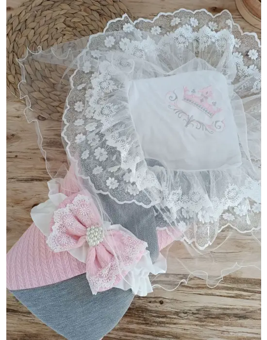 Özgün Taç Nakışlı Pembe Bebek Battaniyesi