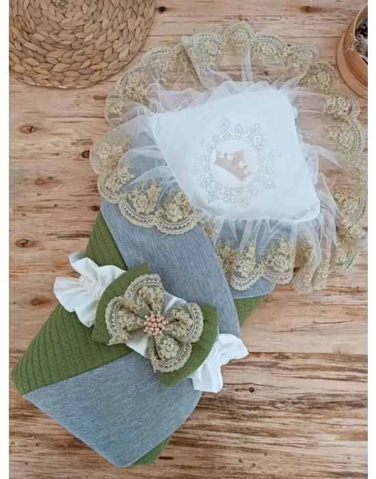 Özgün Taç Nakışlı Bebek Battaniyesi