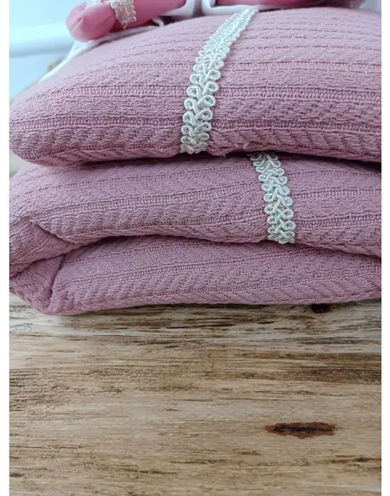 Zarif Örgülü Bebek Battaniyesi