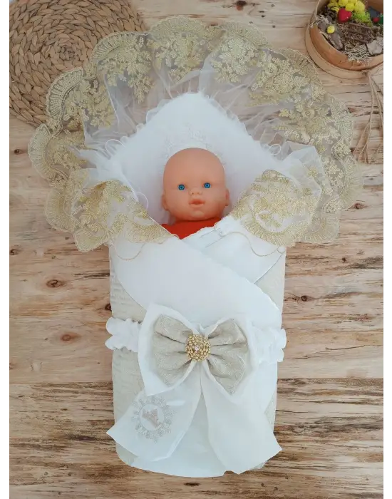 Şık Titi Taç Nakışlı Bebek Battaniyesi