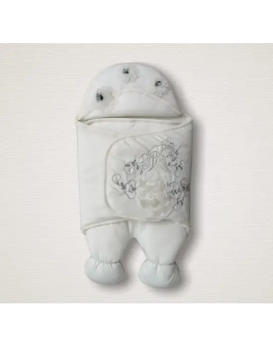 Eşsiz Çiçek Tavuskuşu Nakışlı Bebek Kundak