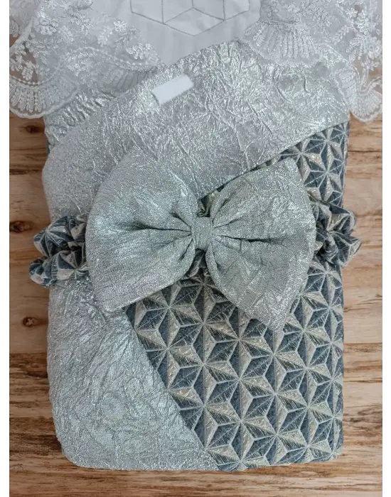 Göz Alıcı Piramit Desenli Bebek Battaniyesi