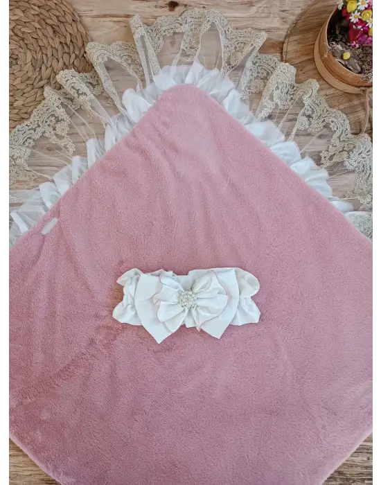 Sofistike Taç Nakışlı Güpür Unisex Kundak Bebek Battaniyesi