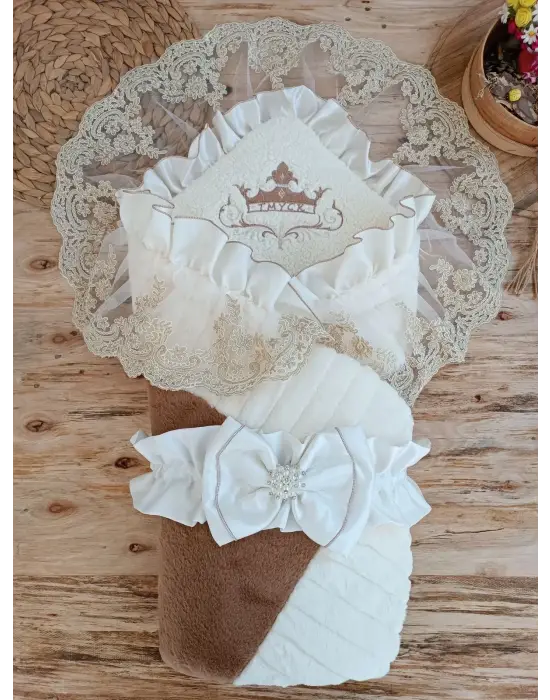 Özgün Taç Nakışlı Wool Kundak Battaniye