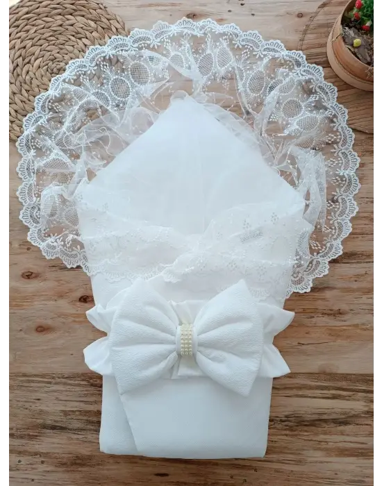 Zarif Dantelli Fiyonk Bebek Battaniyesi Ekru