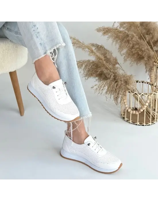 Omarı Beyaz Cilt Bağcıklı Spor Ayakkabı