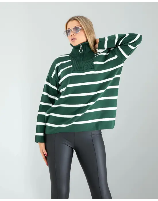 Omarı Şık Çizgili Dik Yaka Triko Kazak