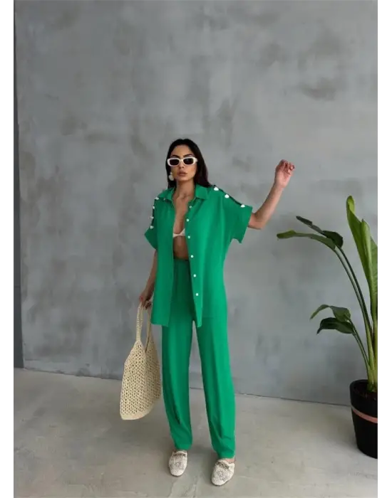 Omarı Yeşil Omuz Sıralı Bluz ve Panseli Pantolon Takım