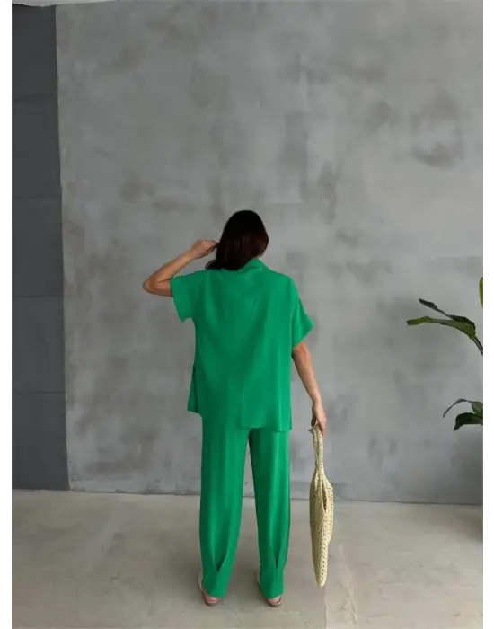 Omarı Yeşil Omuz Sıralı Bluz ve Panseli Pantolon Takım