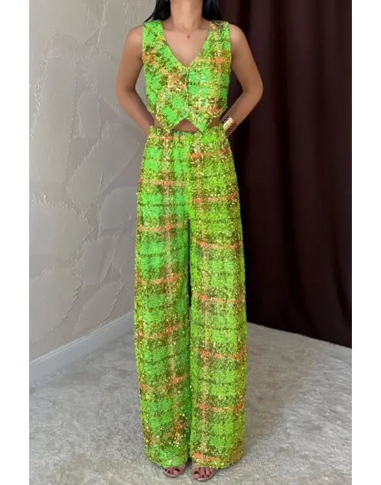 Omarı Parıldayan Yeşil Takım: Yelek ve Pantolon Seti