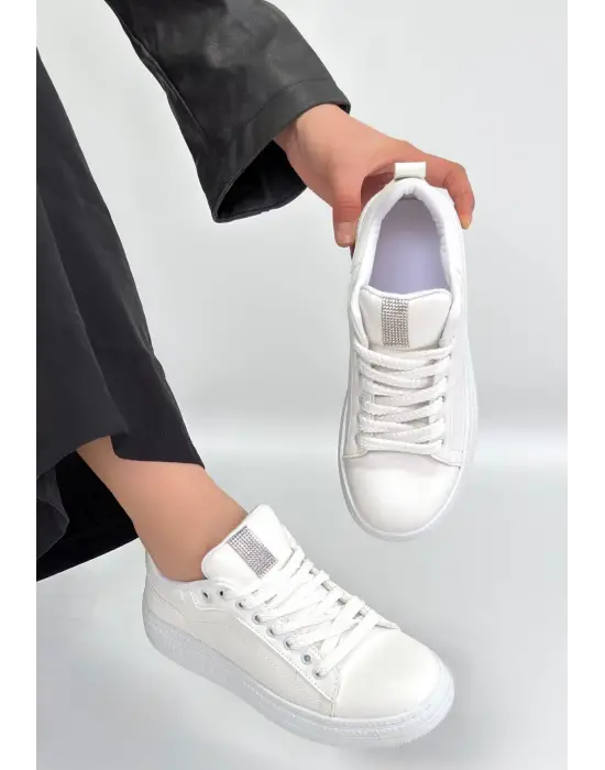 Yier Beyaz Cilt Bağcıklı Spor Ayakkabı