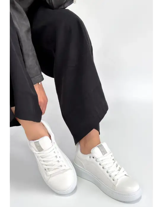 Yier Beyaz Cilt Bağcıklı Spor Ayakkabı