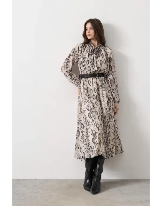 Omarı Yılan Desenli Uzun Elbise - Şık ve Trend Renkler