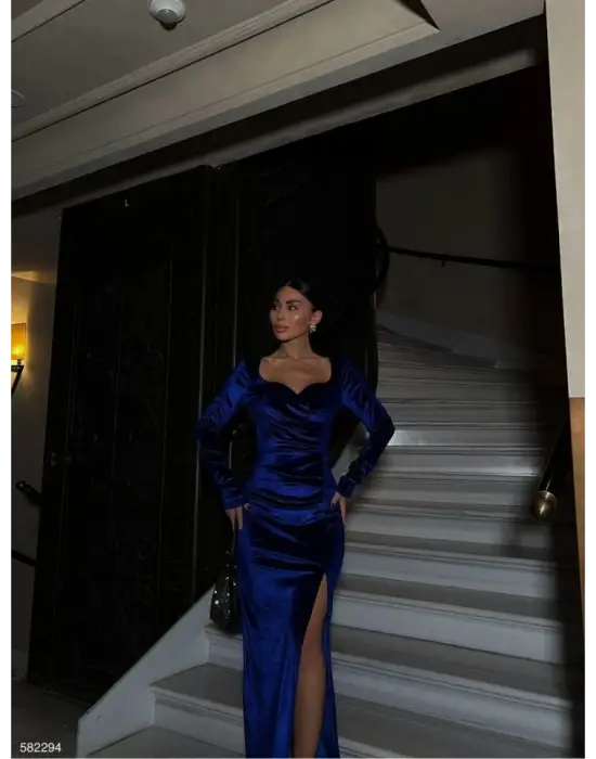 Omarı Kalp Yaka Kadife Maxi Elbise