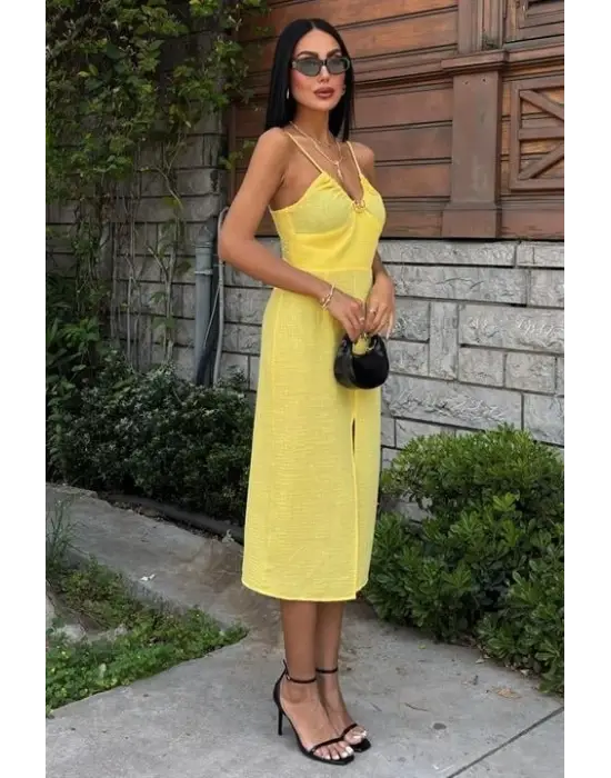 Omarı Yırtmaç Detaylı Göğüs Aksesuarlı Elbise