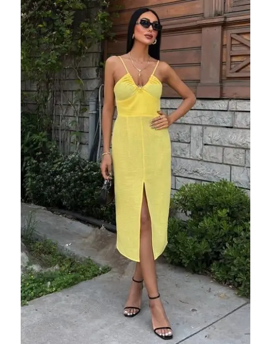 Omarı Yırtmaç Detaylı Göğüs Aksesuarlı Elbise