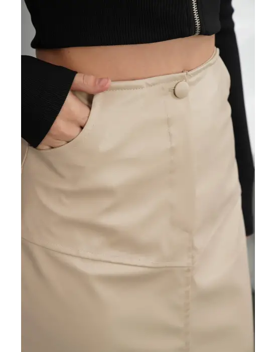 Yırtmaçlı uzun deri etek bej