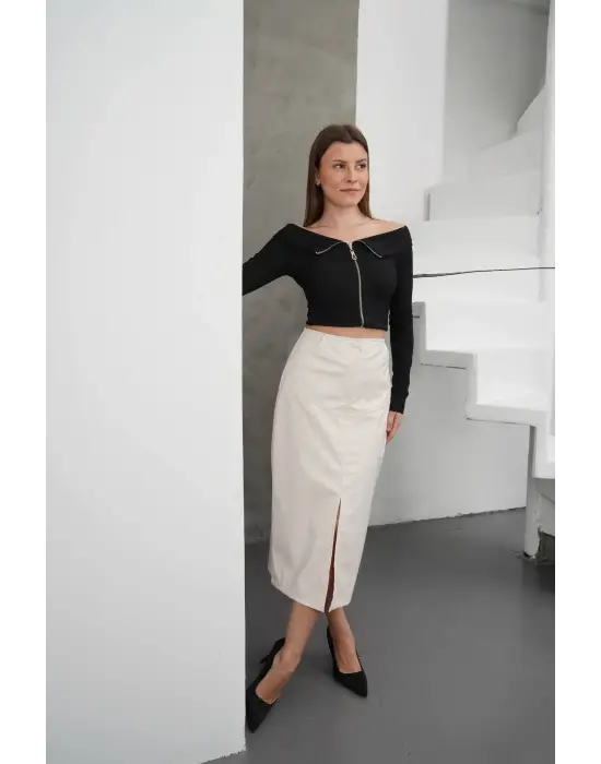 Yırtmaçlı uzun deri etek krem