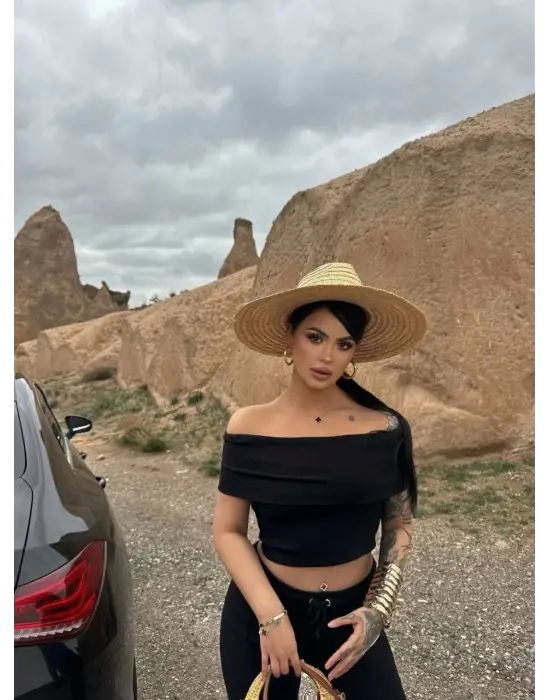 Omarı Şık Bol Paça Pantolonlu Takım