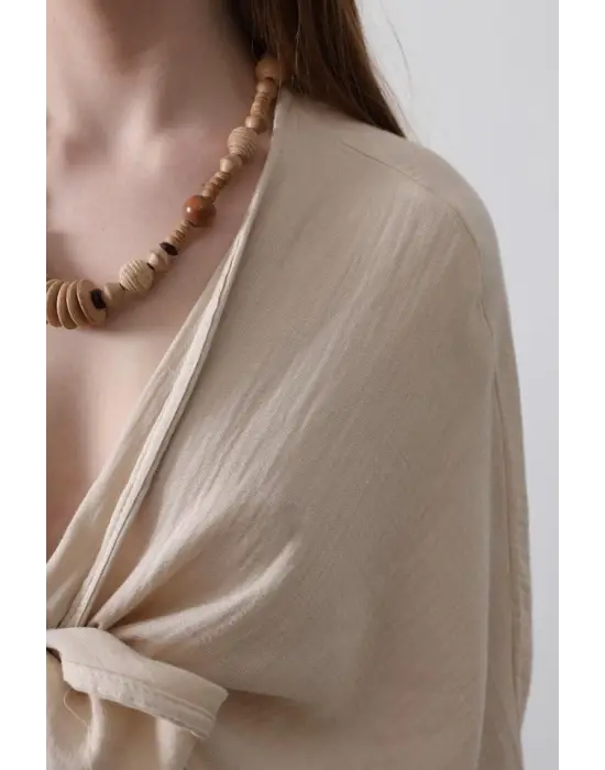 Omarı Yumuşak Dokulu Bej Bluz