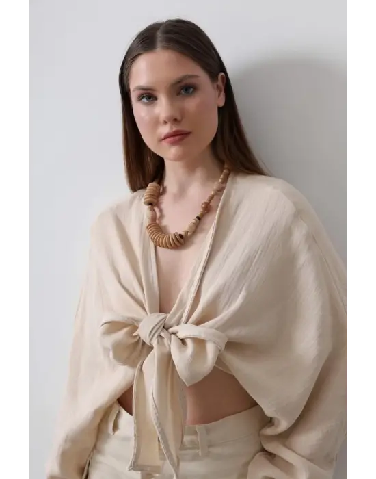 Omarı Yumuşak Dokulu Bej Bluz