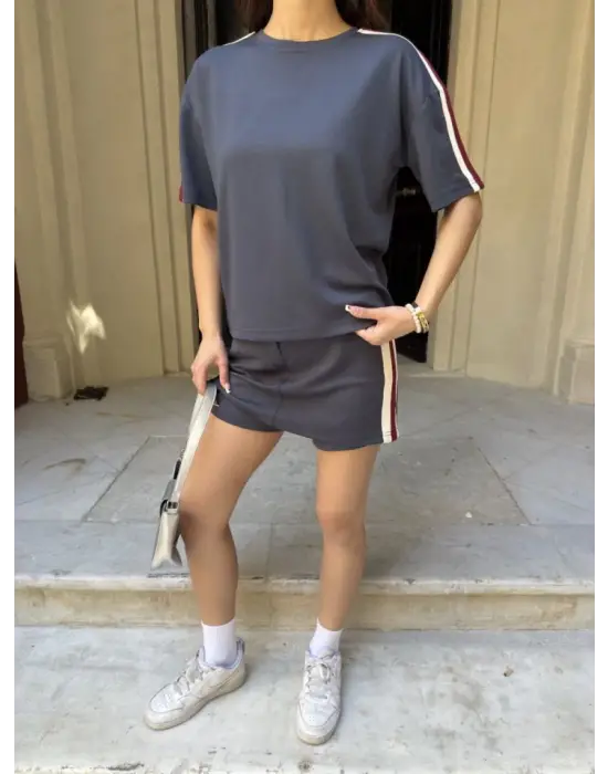 Omarı Yumuşak Dokulu Bisiklet Yaka T-shirt ve Etek Takımı - Füme