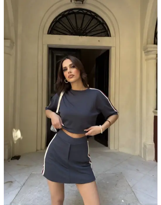 Omarı Yumuşak Dokulu Bisiklet Yaka T-shirt ve Etek Takımı - Füme