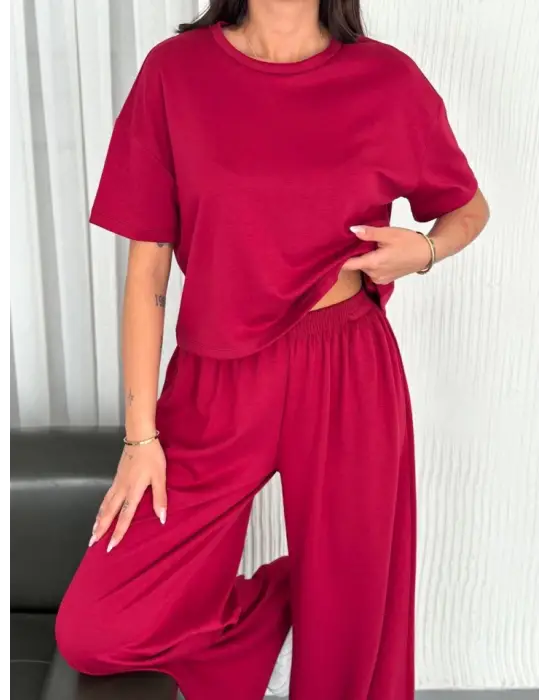Omarı Yumuşak Modal Kumaşlı Bisiklet Yaka T-shirt ve Bol Paça Pantolon Seti - Bordo