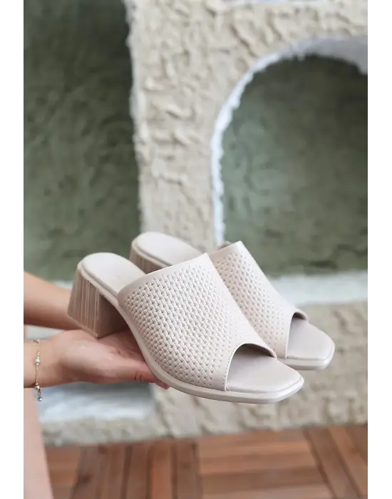 Zanna Bej Cilt Topuklu Terlik