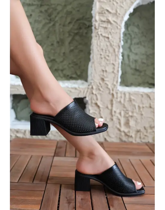 Zanna Siyah Cilt Topuklu Terlik