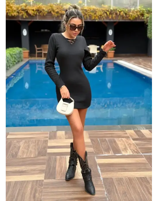 Omarı Şıklığıyla Büyüleyen V Yaka Çapraz Şerit Detaylı Elbise