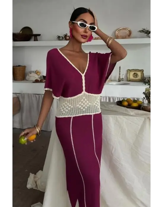 Omarı Şık Dantel Detaylı V Yaka Triko Elbise