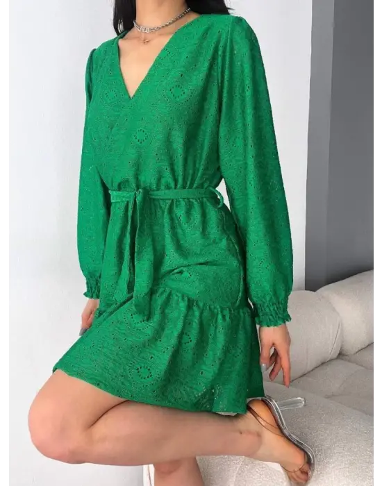 Omarı Şık Kruvaze Yaka Güpürlü Mini Elbise