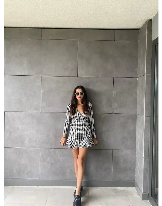 Omarı Şıklığıyla Göz Kamaştıran Kadın Elbisesi