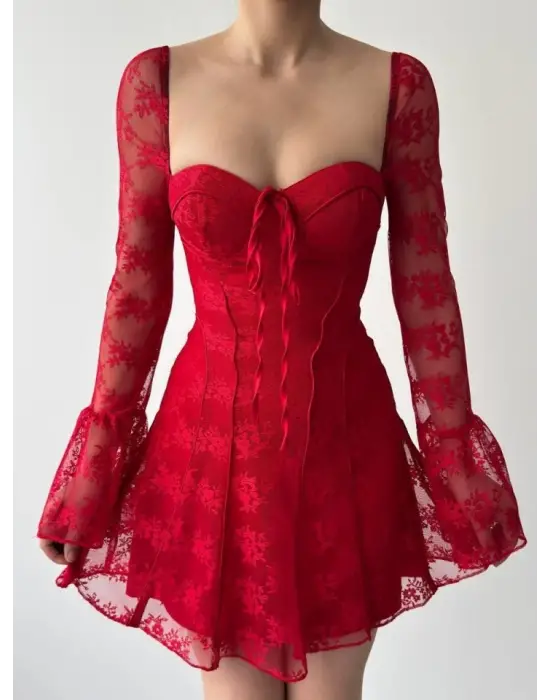 Omarı Zarif Dantel Detaylı Mini Elbise