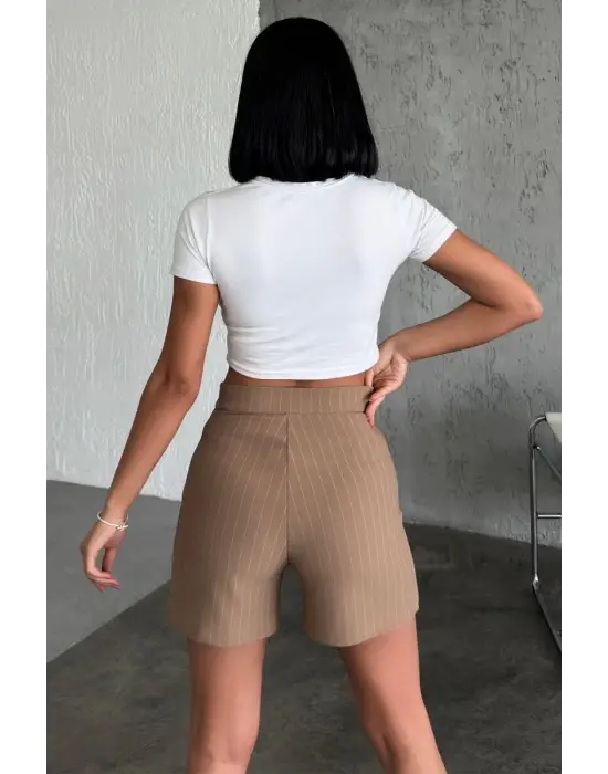 Omarı Zarif ve Şık Yüksek Bel Çizgili Esnek Çimalı Şort