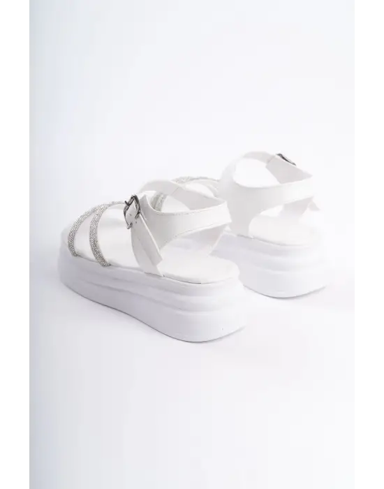 Göz Alıcı Taşlı Rahat Tabanlı Sandalet