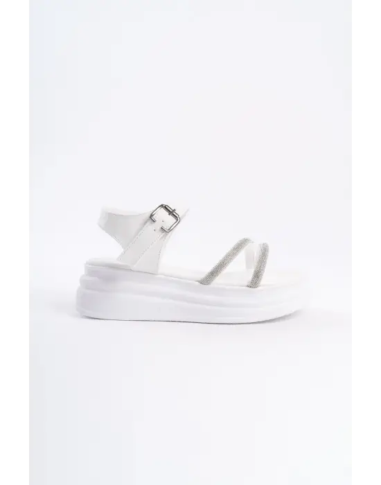 Göz Alıcı Taşlı Rahat Tabanlı Sandalet