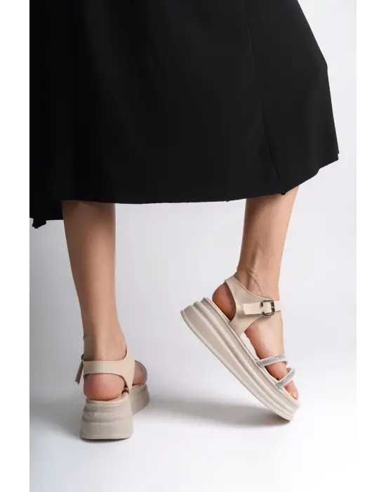 ZLOHE Kalın Tokalı Taşlı Şeritli Rahat tabanlı ayakkabı Tabaan Bayan Sandalet  CKısa Topuk - Krem