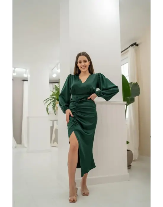 Omarı Parlak Zümrüt Saten Elbise