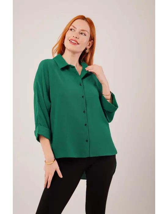Omarı Zümrüt Yeşili Gömlek Kol Katlama Detayıyla Şıklık