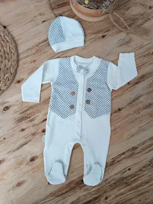 Modern Şapkalı Detaylı Erkek Bebek Tulumu