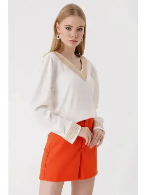0466 Nakışlı V Yaka Örme Bluz - Beyaz