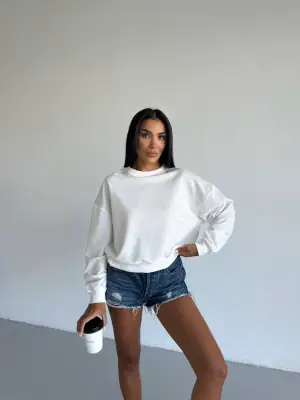 Beyaz Bisiklet Yaka Sweat Kadın Giyim